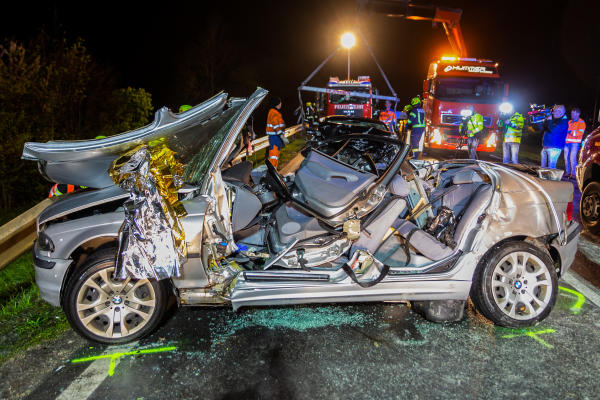 Frontal-Unfall fordert 3 Tote am Palmsonntag
