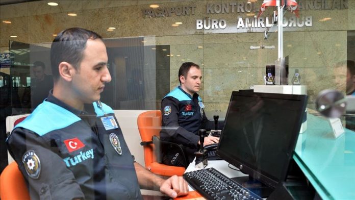 Pasaport polisleri
