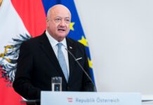 Başbakan Stocker’in konvoyu zincirleme kazaya karıştı